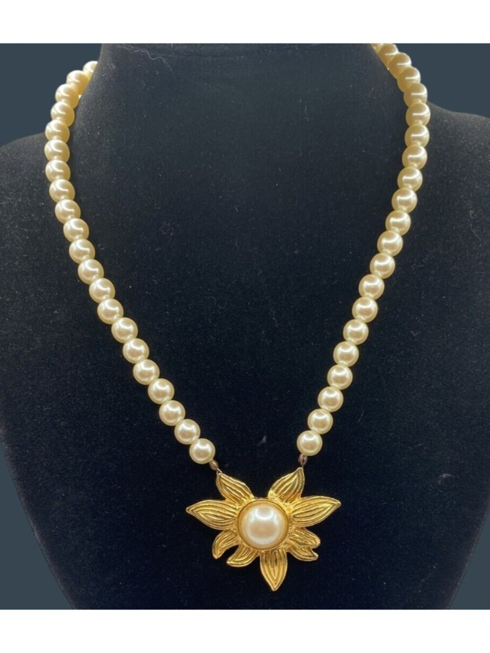 Vintage Carol Dauplaise Faux Pearl Sunflower Pendant Necklace 18" Gold Tone